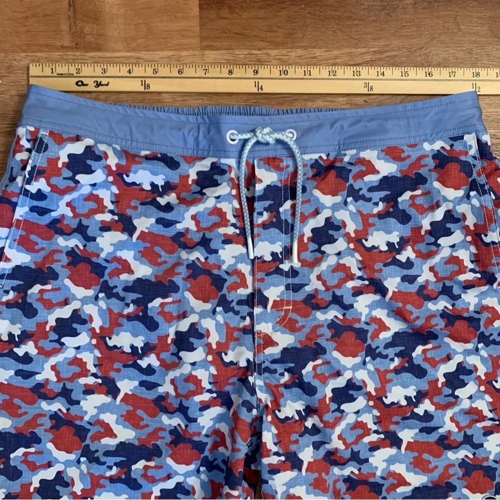 Johnnie-O NWOT Men’s XL Lined Red White Blue Camo Swim Trunks Boardshorts Preppy